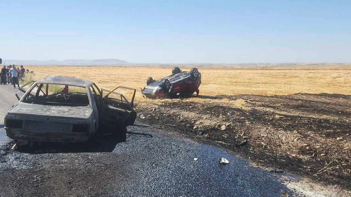 Afyonkarahisar'da Feci Kaza: Araç Küle Döndü, Can Kaybı Yaşandı