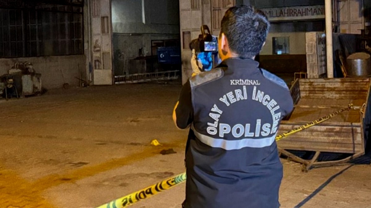 Uşak'ta Kanlı Hesaplaşma: Sanayi Sitesinde Çıkan Silahlı Kavgada 13 Kişi Yaralandı