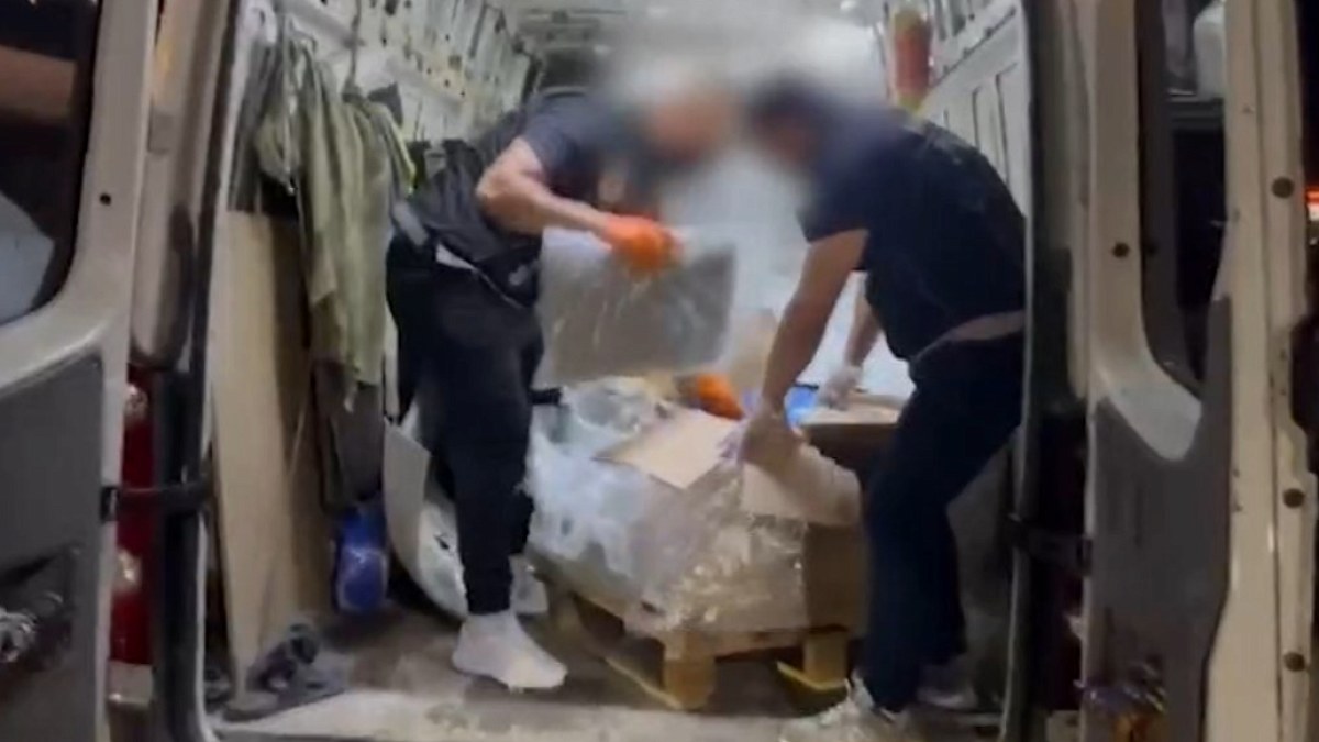 İstanbul'da Uyuşturucu Operasyonu: 27 Kilo Skunk Ele Geçirildi