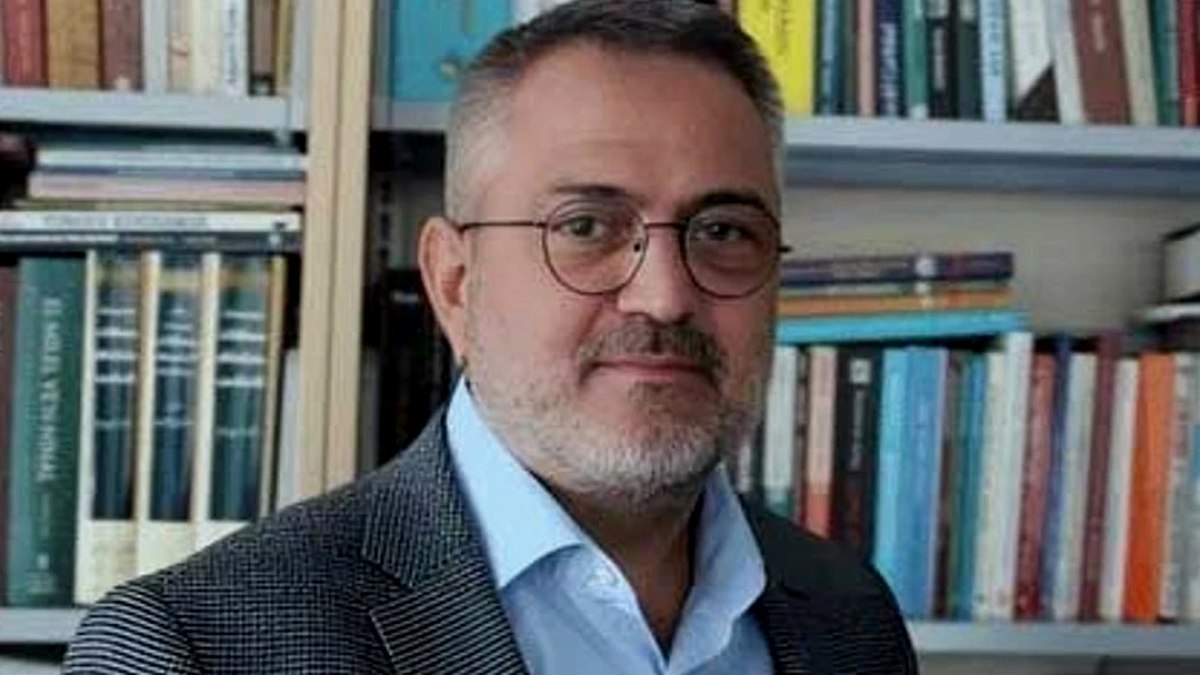 Akademik Dünya Hilmi Demir'i Kaybetti: Tarih ve Ekonomi Bilimcisi Vefat Etti