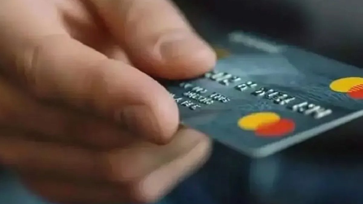Düşük Limitli Kredi Kartı Kullanımı Finansal Riskleri Artırıyor