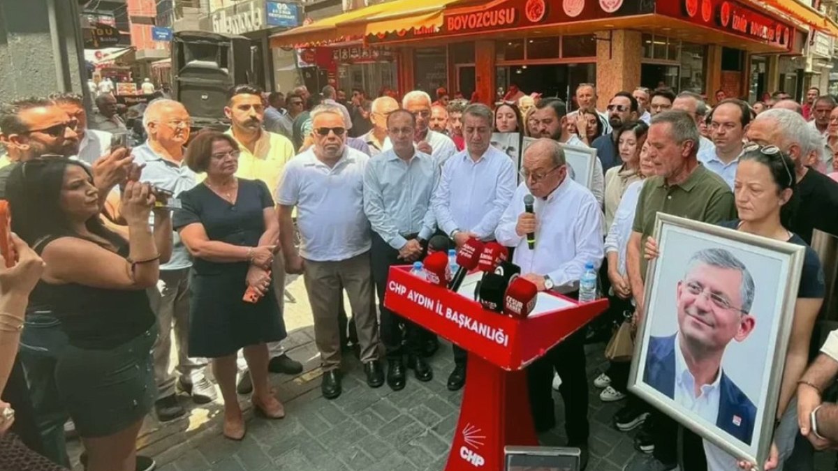 CHP Aydın'da İstifa Depremi: İl Başkanlığı Tabelası Değişti