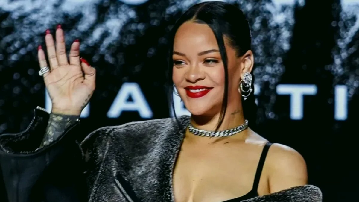 Rihanna'dan Şaşırtan Hamleler: Ankara ve Eskişehir Merakı