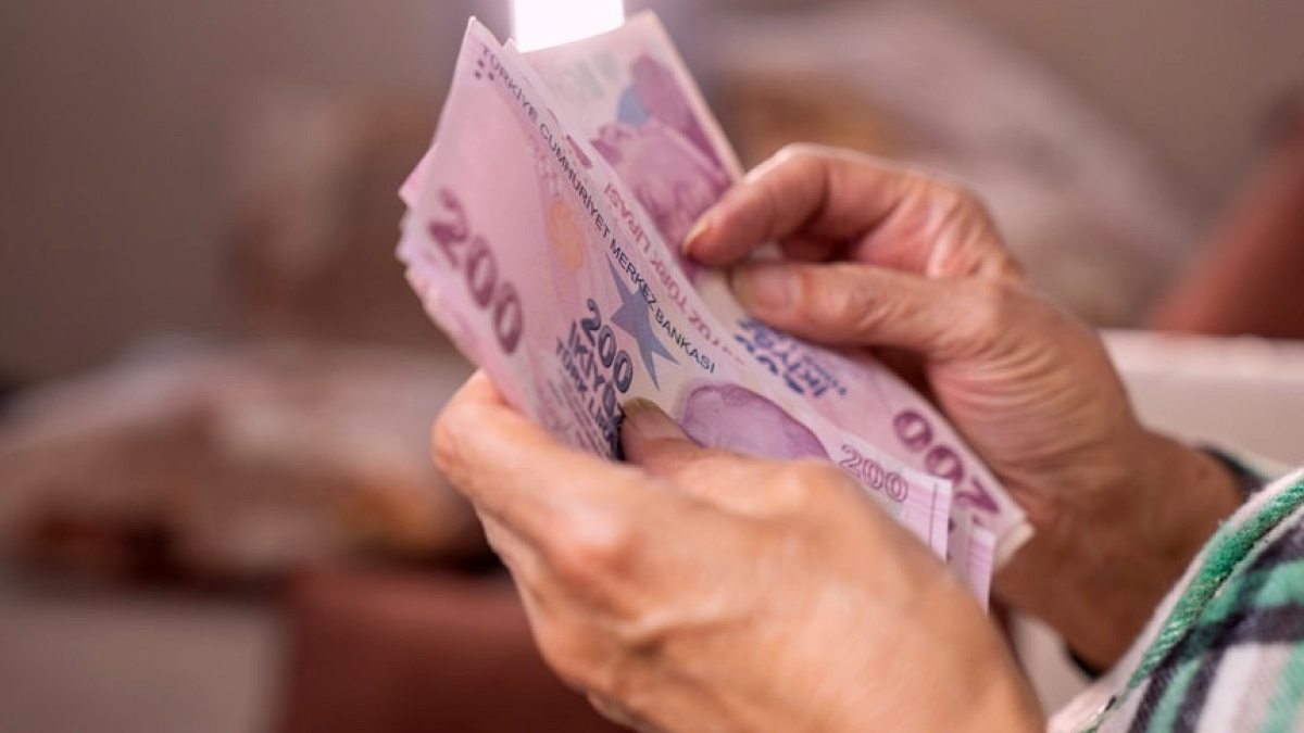 SGK'dan Açıklama: Emekli Zam Farkları Hesaplara Yatırılıyor