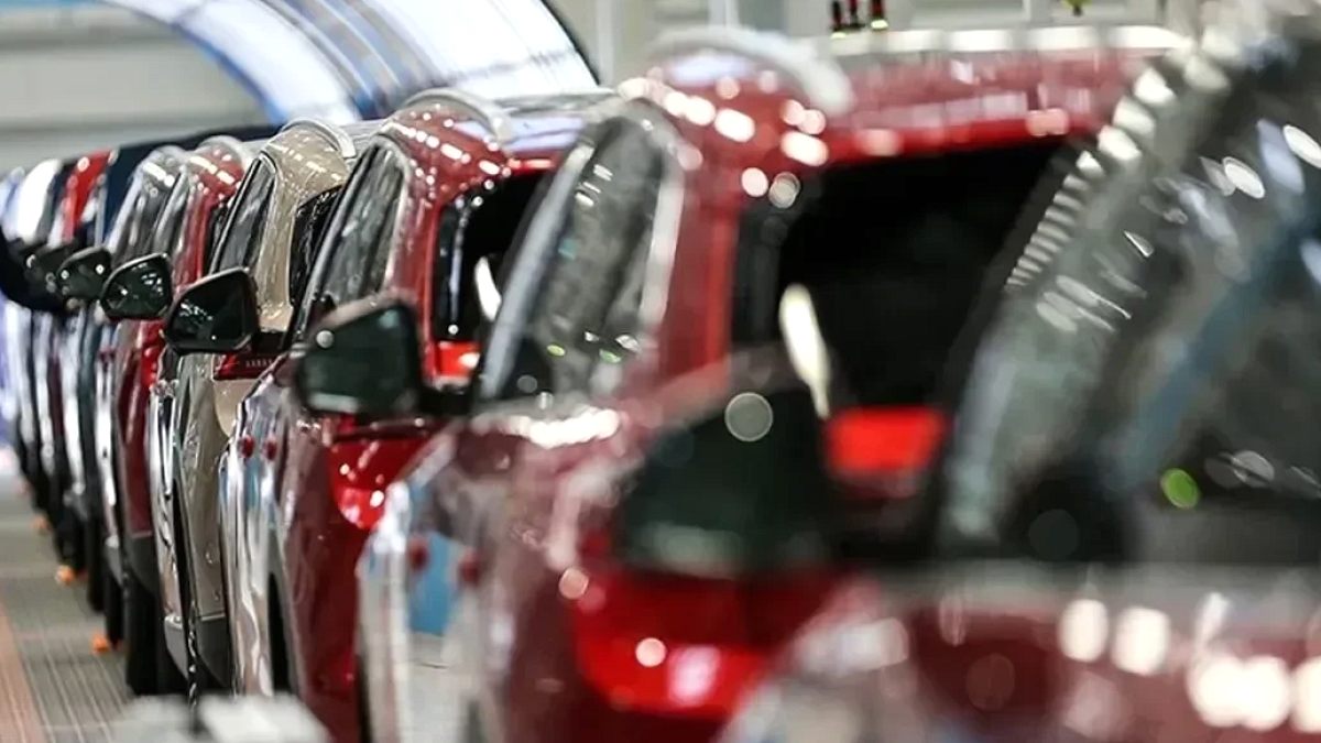 Türkiye Otomobil Pazarı: İlk Yarıda Gri Renk ve Renault Liderliği Sürdürdü