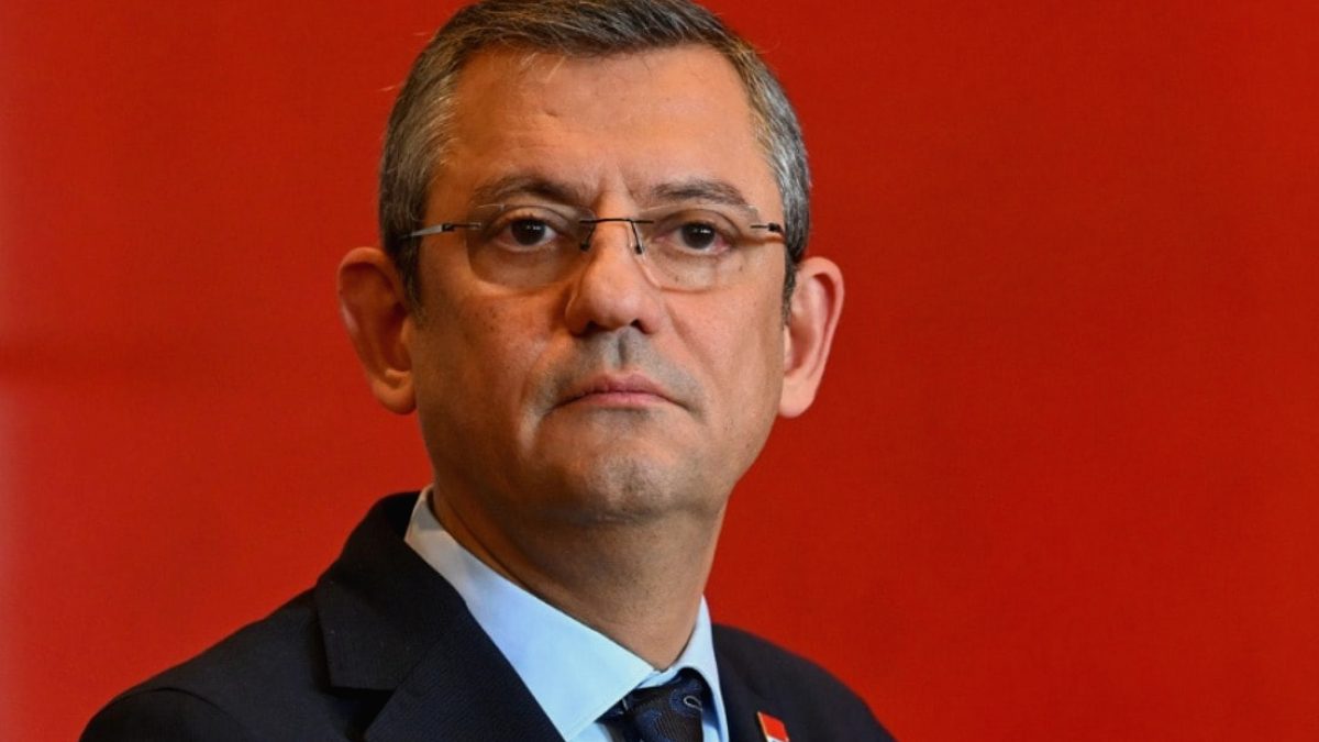 Özgür Özel'in Yeni Partisi Kuruldu, İlk Telefon Sürprizi Yaşandı