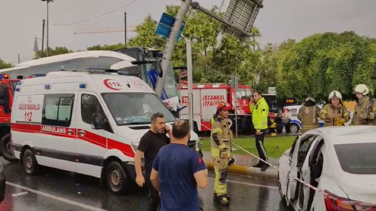 İstanbul'da Otobüs Kaza Yaptı: Çok Sayıda Yaralı Var