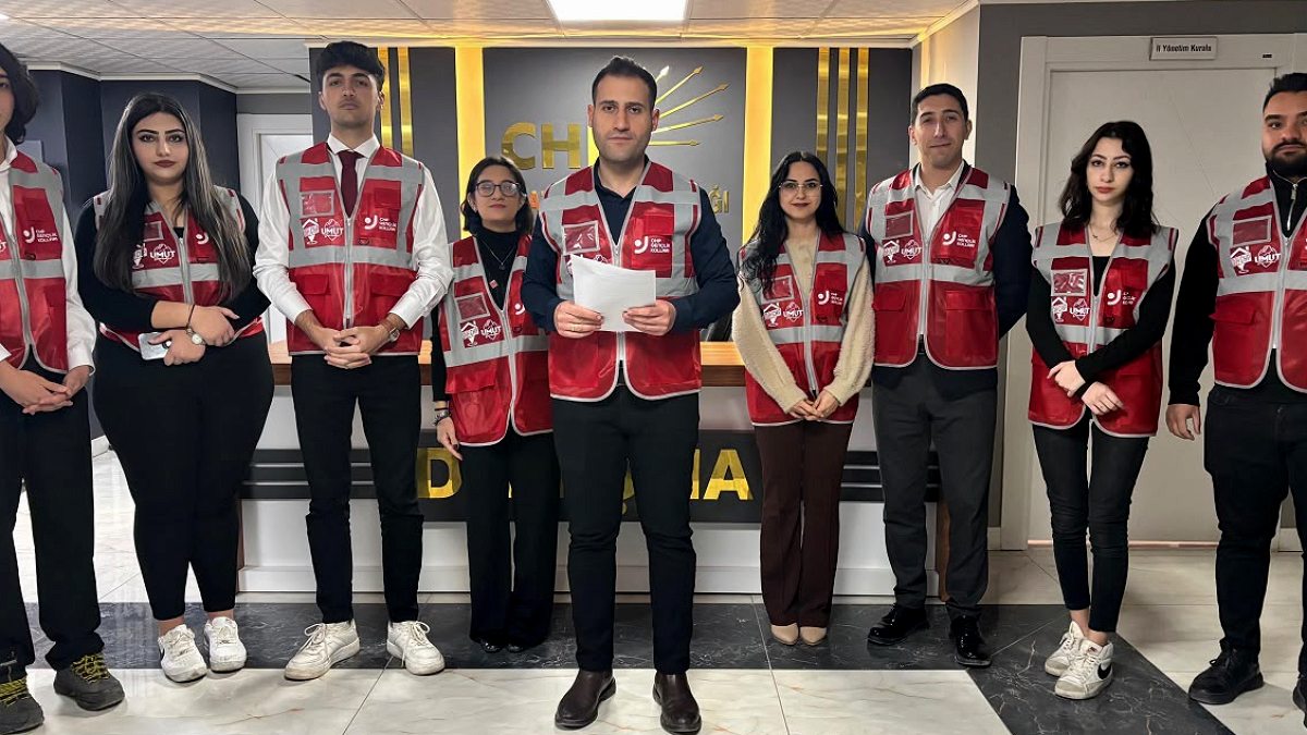 CHP'de İstifa Depremi: Elazığ Gençlik Kolları Kayyum Atamasına Karşı Çekildi