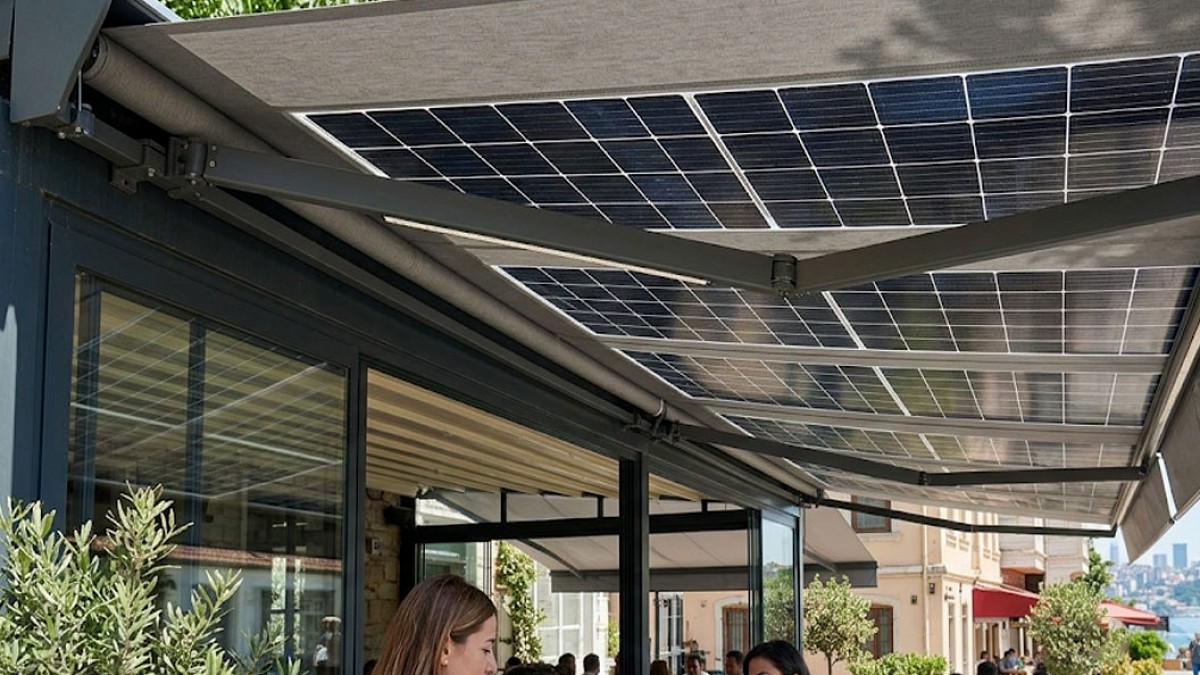 Güneş Enerjili Tenteler: Hem Serinlik Hem Elektrik Üretimi Bir Arada
