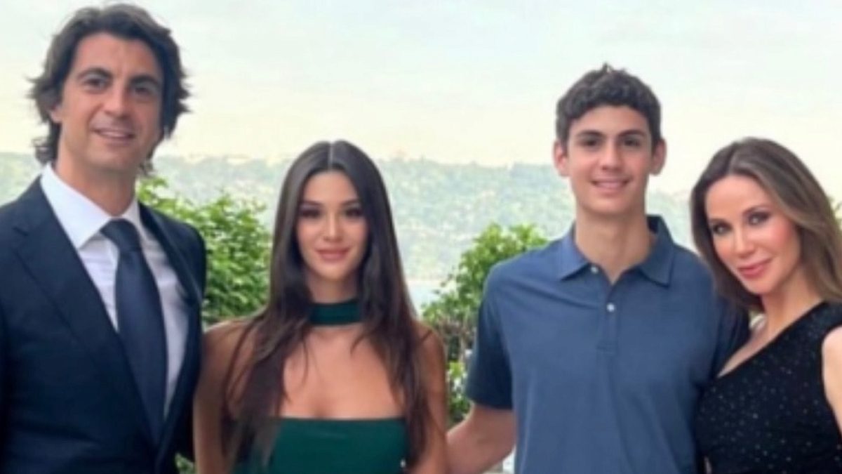 İbrahim Kutluay ve Demet Şener Yıllar Sonra Çocuklarıyla Birlikte Tatilde