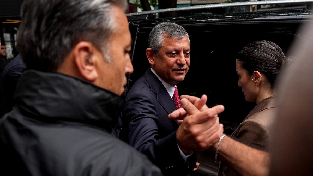 Siyasi Kulislere Bomba: Yaklaşık 200 CHP'li Belediye Başkanı Yeni Bir Partiye Geçiş Yapıyor İddiası