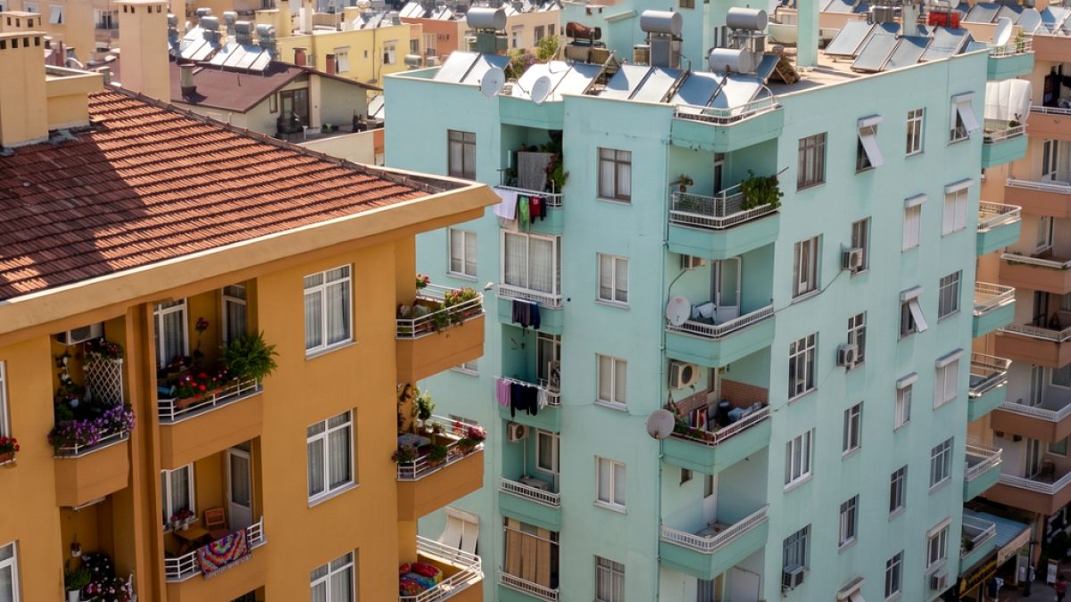 Apartmanlarda Tadilat Kuralları Değişiyor: Komşu İzni Olmadan Çivi Bile Çakılamayacak