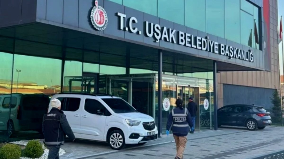 Uşak'ta Skandal: Belediyeden Maaş Alanlar Özel Şirkette Çalışmış