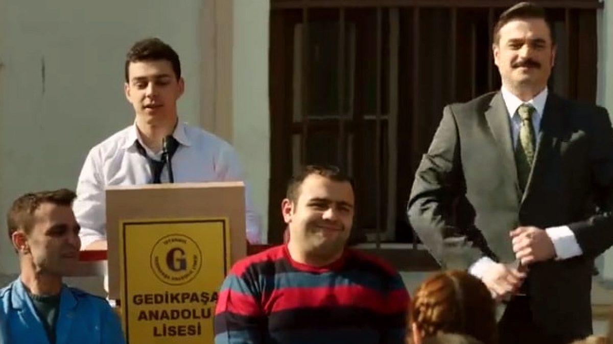 Oyuncu Alihan Aracı Evlilik Yolunda İlk Adımı Attı: Nişanlandı
