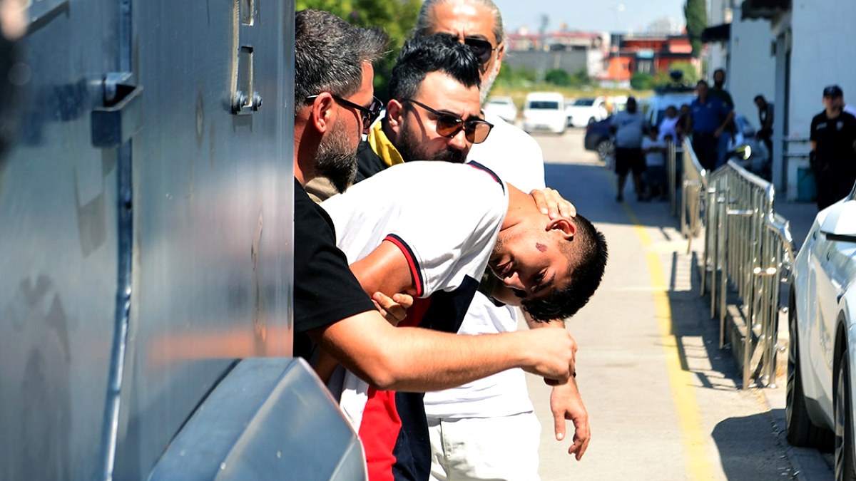 Adana'da Cinayet: Husumetlisini Vururken Masum Bir Genç Hayatını Kaybetti