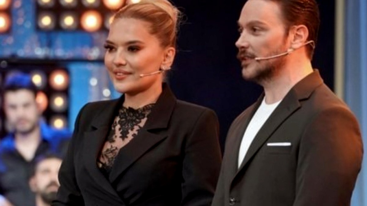 Demet Akalın ve Sinan Akçıl'ın Programı Reyting Kurbanı Oldu: Erken Final Kararı Şaşırttı