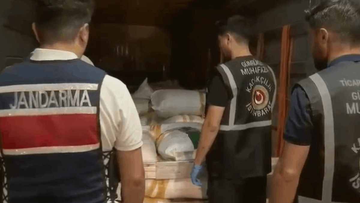Çin Bayraklı Gemiye Operasyon: Milyarlar Değerinde Uyuşturucu Hammaddesi Ele Geçirildi