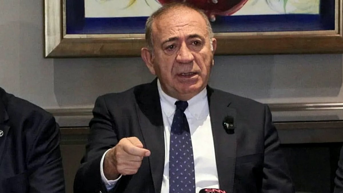 CHP İstanbul İl Başkanlığı'nda Gürsel Tekin Krizi: Görevden Alma İddiaları ve Yalanlamalar