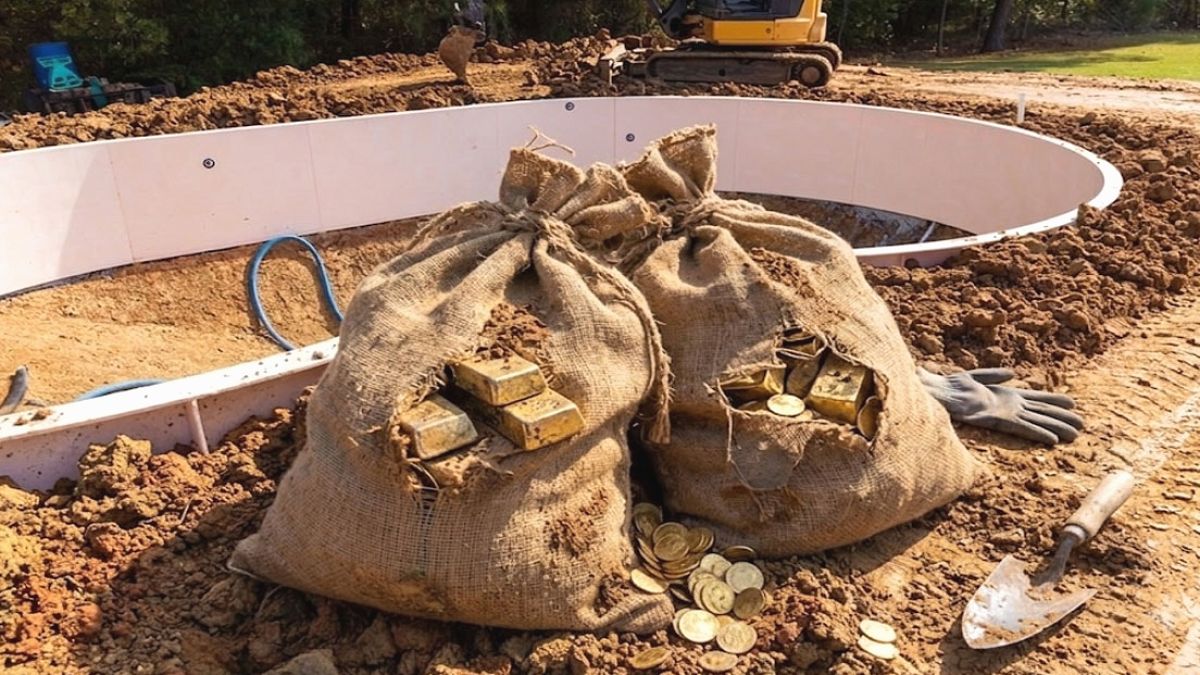 Bahçe Kazısında Bulunan Altınlar Sahibine Teslim Edildi