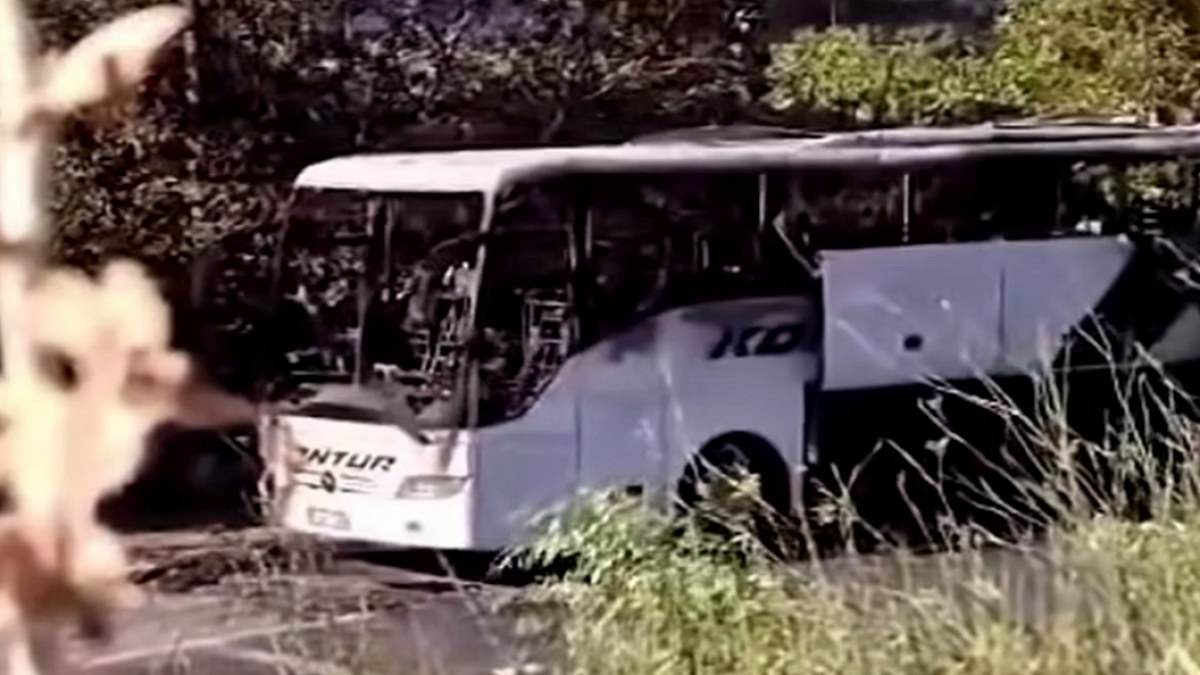Mersin'de Hareket Halindeki Otobüs Alevlere Teslim Oldu: Yolcular Kurtuldu