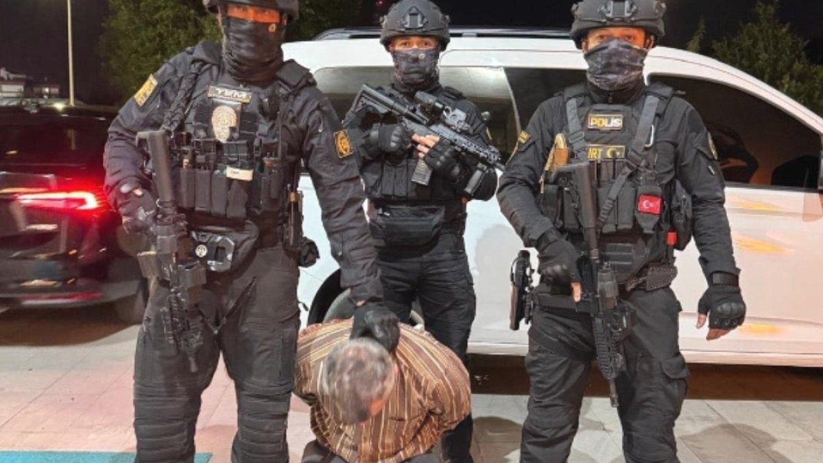 Cumhurbaşkanına Suikast Girişiminde Bulunan FETÖ'cü Yüzbaşı Yakalandı