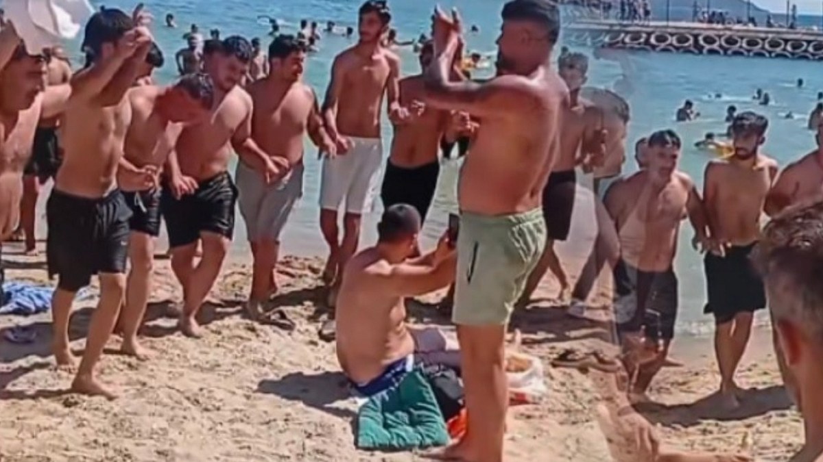 Caddebostan Plajı'nda Halay Coşkusu Tartışma Yarattı