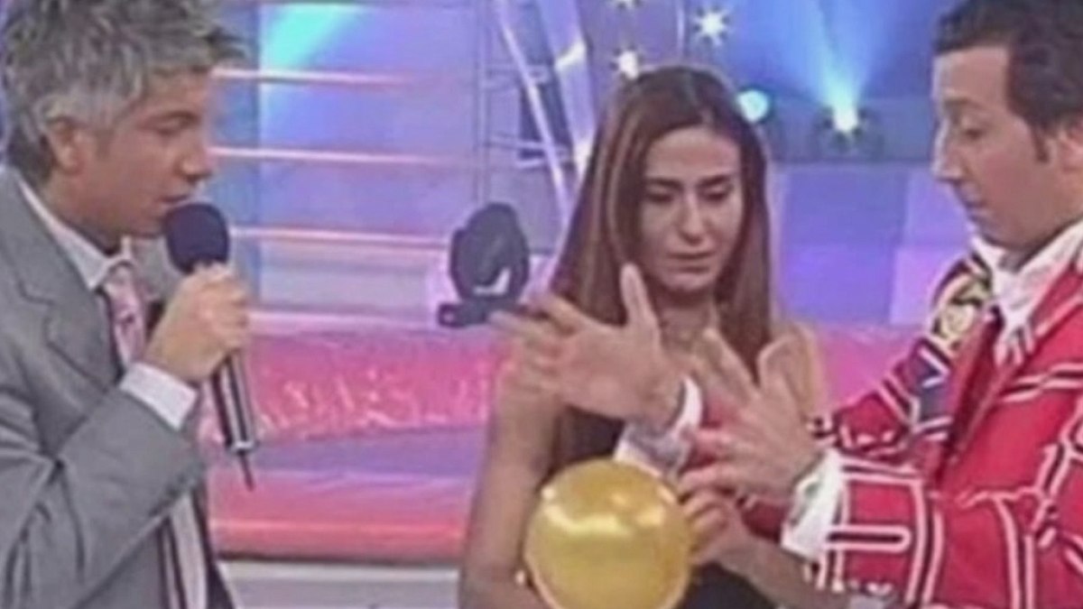 Şahane Pazar 25 Yıl Sonra Yeniden Sahneleniyor: Uygur Kardeşler Efsaneyi Canlandırıyor