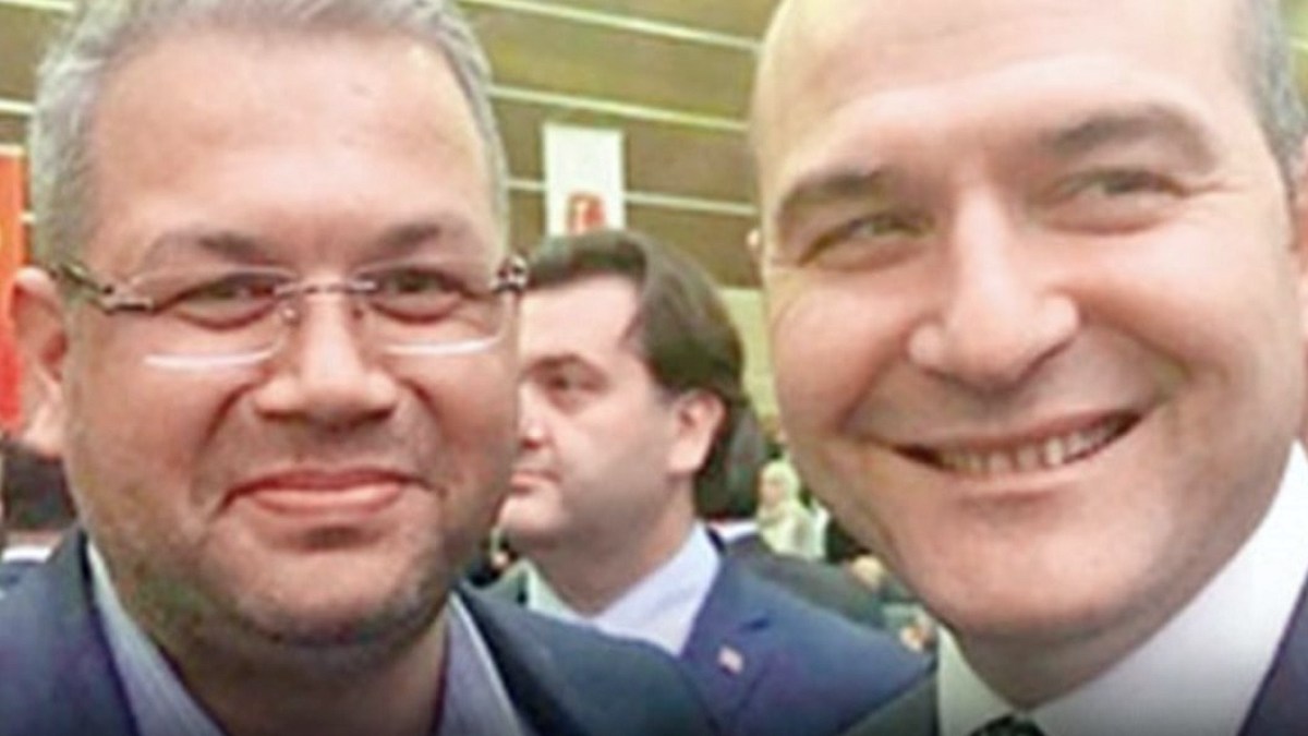 Sahte Trump Çalışanı, Siyasilerle Fotoğraflarını Kullanıp Türkleri Dolandırdı