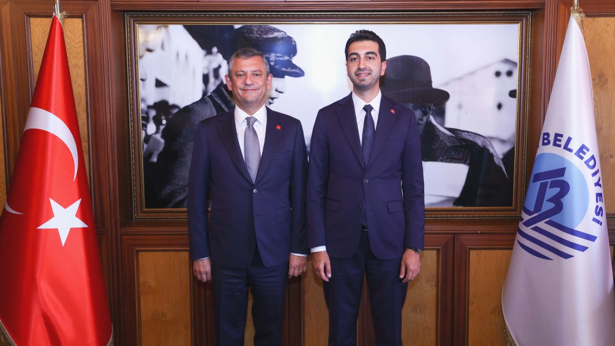 Özgür Özel'den Çarpıcı İddialar: "Tuzla Belediye Başkanı Beni Aradı, Ağladı"