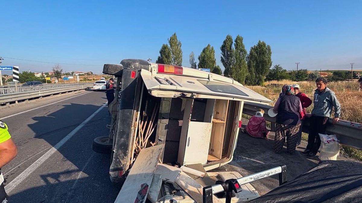 Konya'da Tarım İşçilerini Taşıyan Minibüs Devrildi: 14 Yaralı