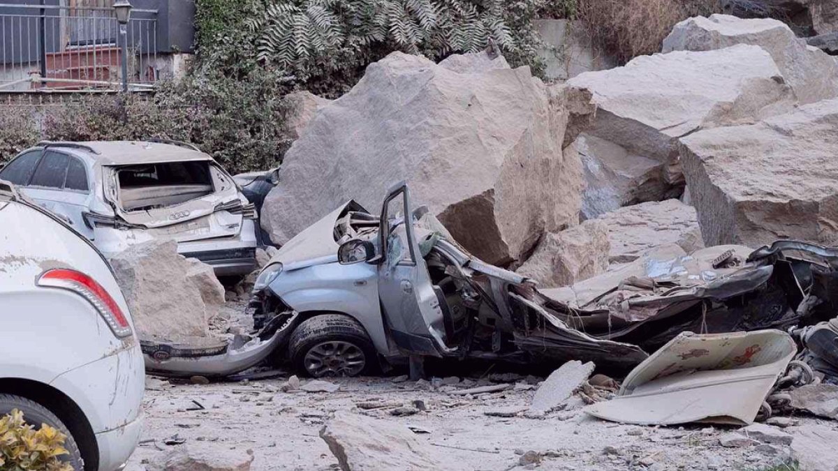 Napoli'de 40 Yıl Sonra İlk Deprem: Dünya Sarsıldı