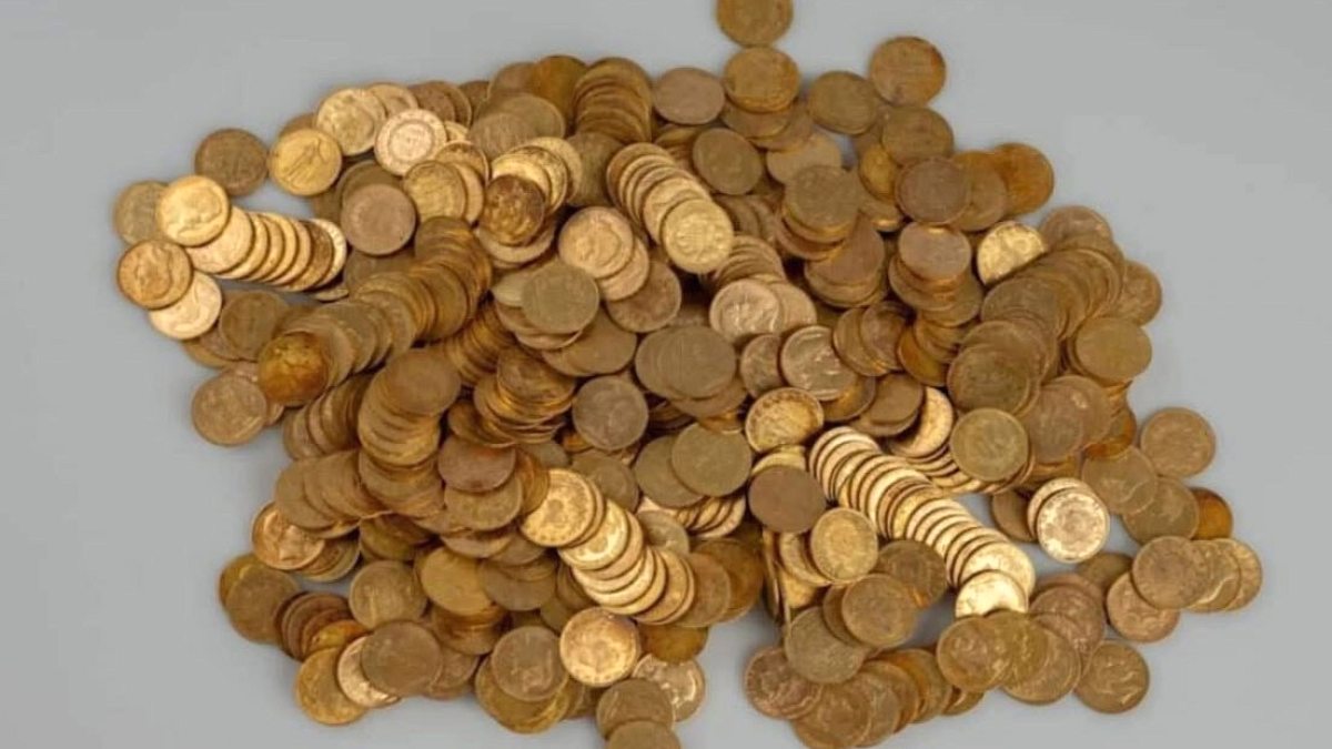 Çekya'da Yürüyüş Sırasında 7 Kiloluk Altın Define Bulundu