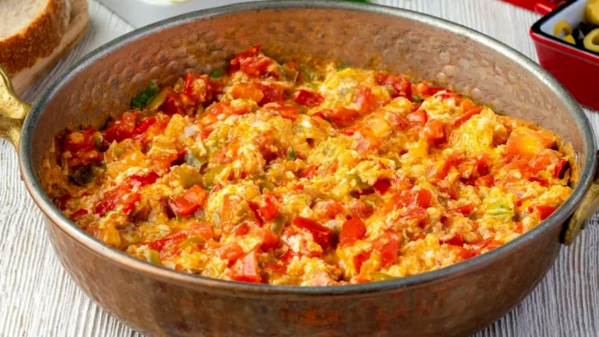 Menemen Zirveye Oturdu: Soğan ve Biber Fiyatları Fırladı