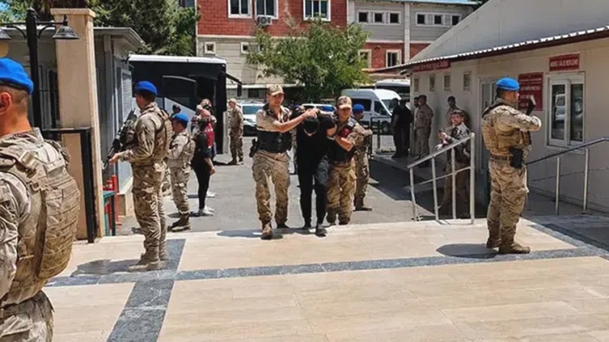 Jandarma Kimliğiyle Film Gibi Soygun: 13 Kilo Altın ve 2 Milyon TL Gasbedildi