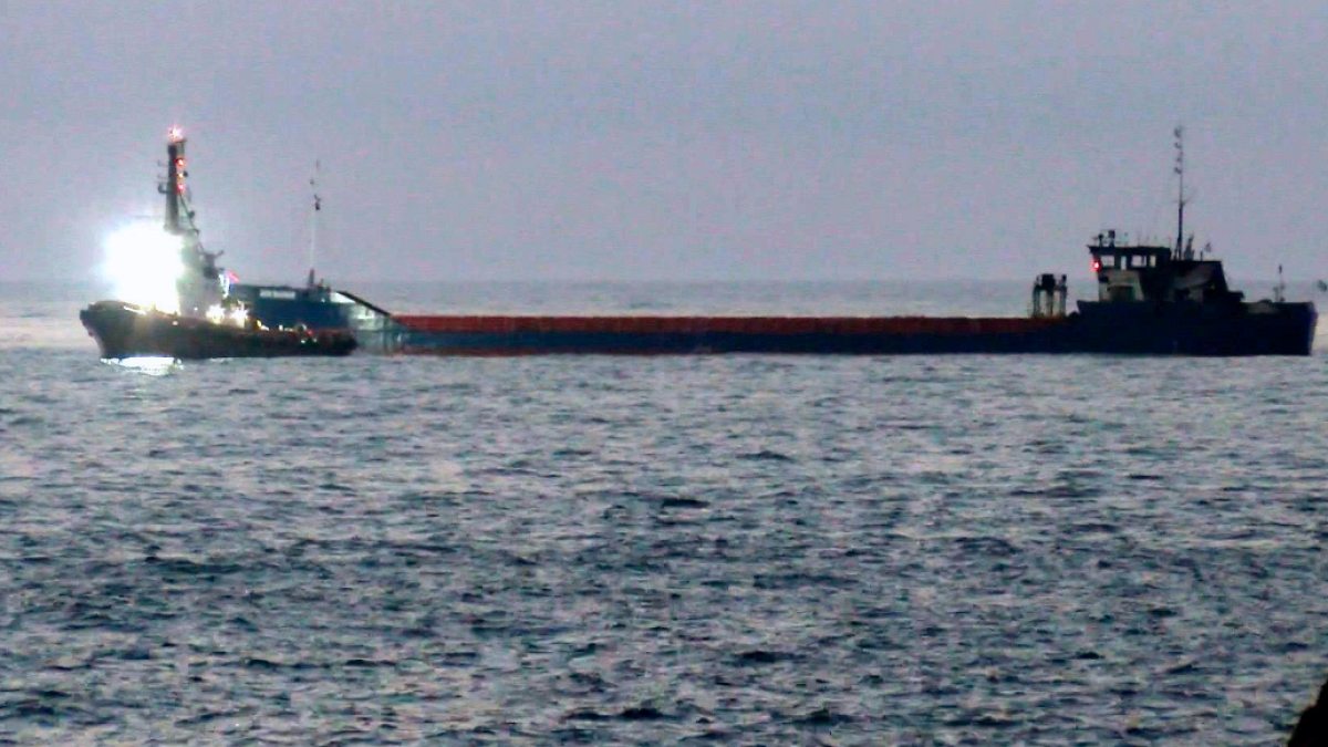 Karadeniz'de Saldırıya Uğrayan Kuru Yük Gemisi Zonguldak'a Çekildi