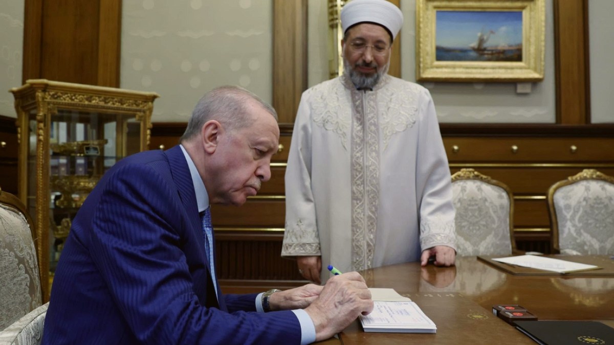 Diyanet'ten Şaşırtan Karar: Hac Ücretleri 2027'de Dolarla Alınacak