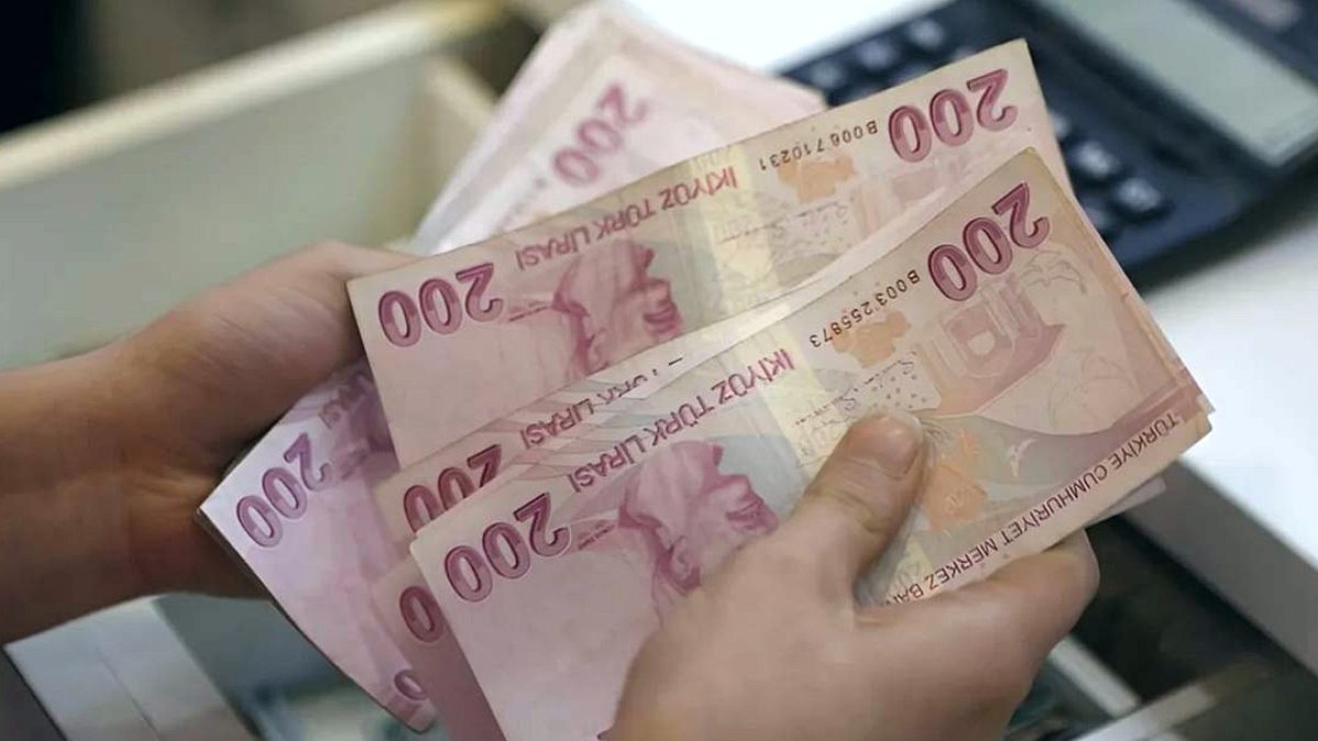 Emekli Maaşları Taban Fiyatta Sıkıştı: Milyonlarca Kişi Düşük Ücret Alıyor