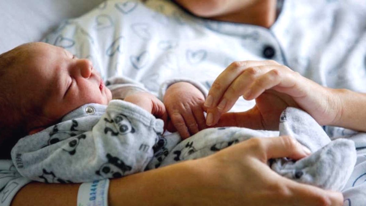 İngiltere'de Personel Krizi Doğumları Durdurdu: Yüzlerce Anne Adayı Başka Hastanelere Yönlendiriliyor