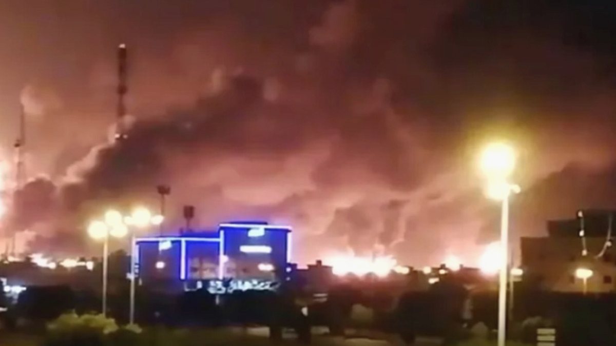 Suudi Arabistan ve Türkiye Arasında Yeni Savunma Anlaşması Sonrası Husilerden Petrol Rafinerisine Saldırı