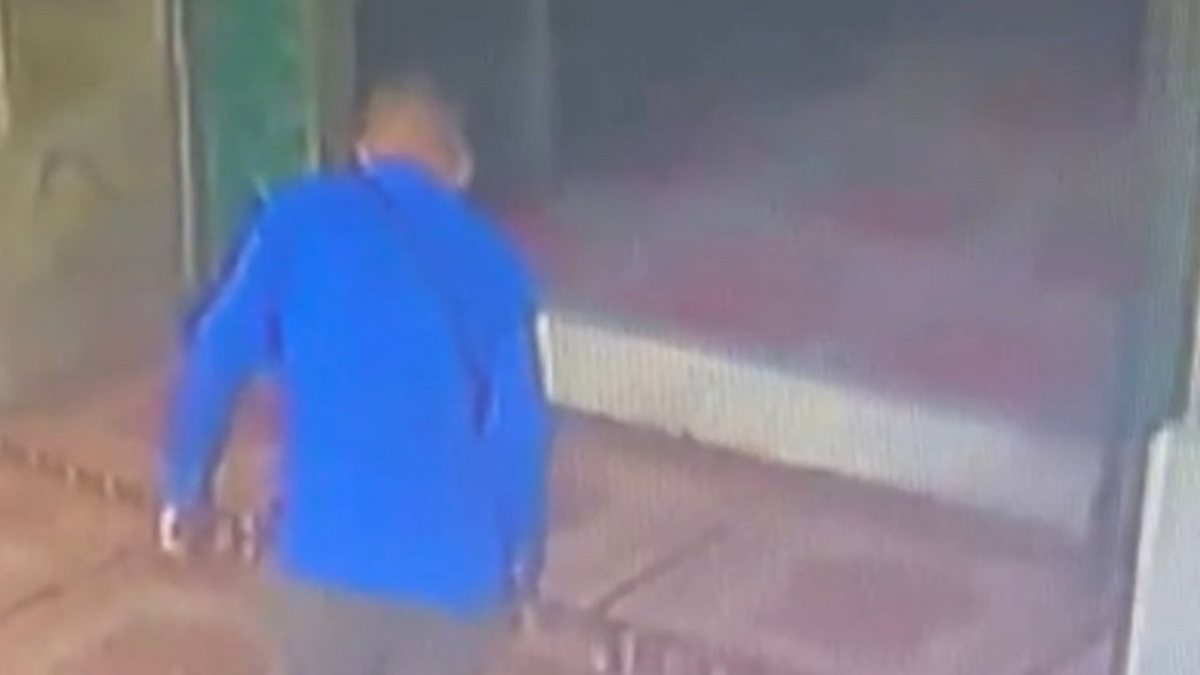 Camiye Namaza Giden Vatandaşın Çantası Değerli Eşyalarla Birlikte Kayboldu