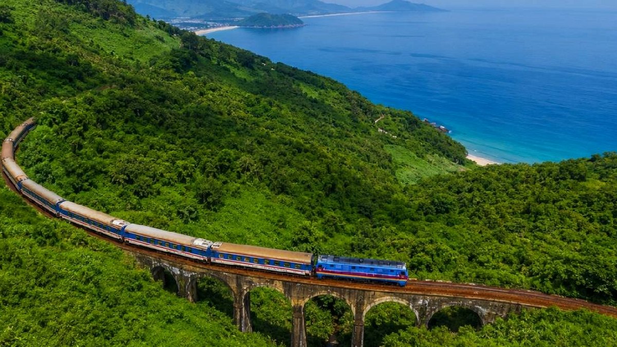 Vietnam'ın İki Yakasını Birleştiren Destansı Demiryolu Hattı: Hai Van Geçidi