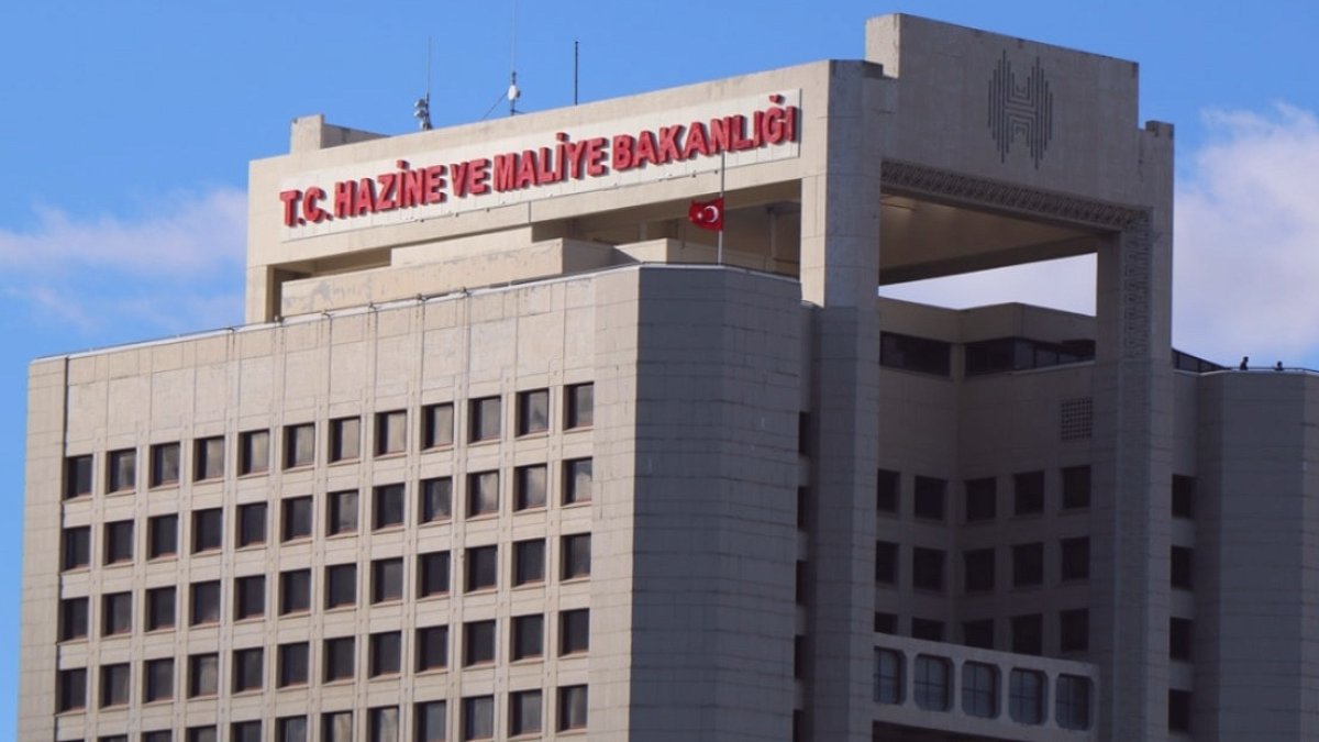 Türkiye'de Faiz Giderleri Rekor Kırıyor: Bütçenin Belini Büküyor