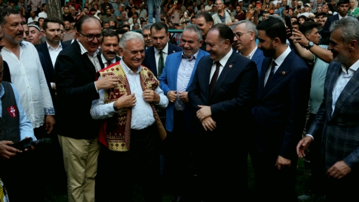 Binali Yıldırım'dan Güreş Geleneğine Destek: Yayladağı Festivali'nin Ağalığını Üstlendi