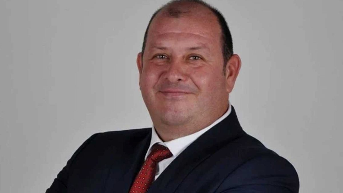 CHP'den İstifa Eden Menderes Belediye Başkanı İlkay Çiçek'in Siyasi Kariyeri ve Hakkındaki İddialar
