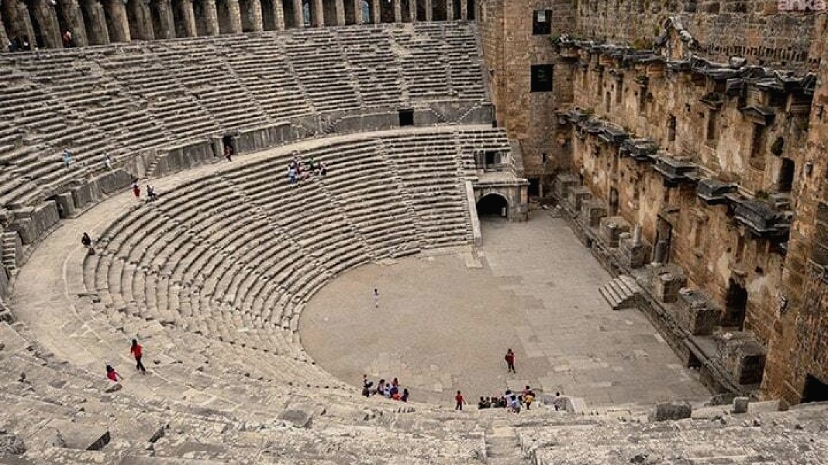 Antik Aspendos'ta 2500 Yıllık Mezar: Güreşçi Kimliğiyle Tarihe Işık Tutuyor