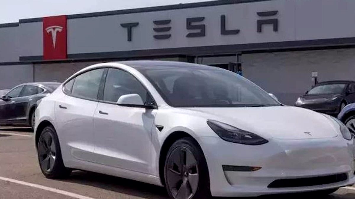 Tesla'dan 20 Bin Araçlık Geri Çağırma: Farlar Sorun Oldu