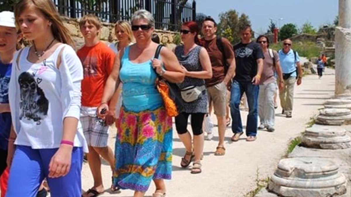 Fransız Turistler Türkiye'den Uzaklaşıyor: 2026 Rezervasyonları Çakıldı