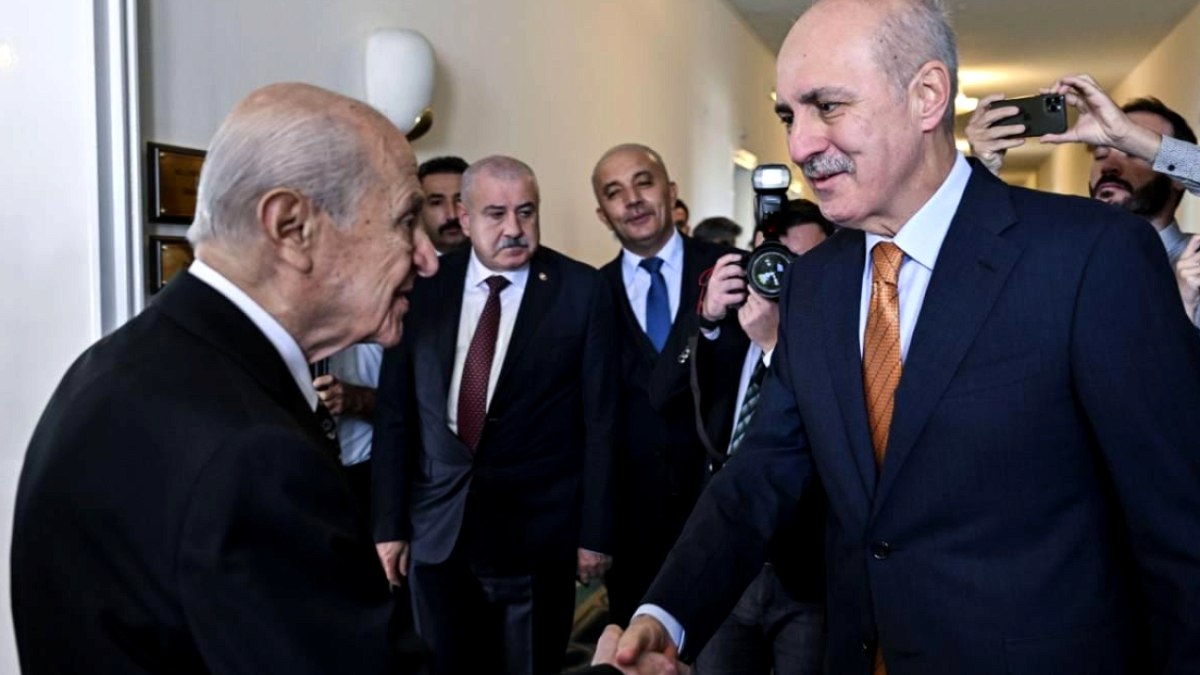 Bahçeli'den Kurtulmuş'a Anlamlı Hediye: TBMM'nin Sembolleri ve Mesajı