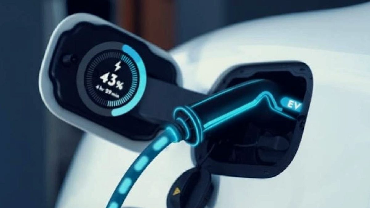 Güneş Enerjisiyle Kendi Elektriğini Üreten Otomobil Prototipi Geliştirildi