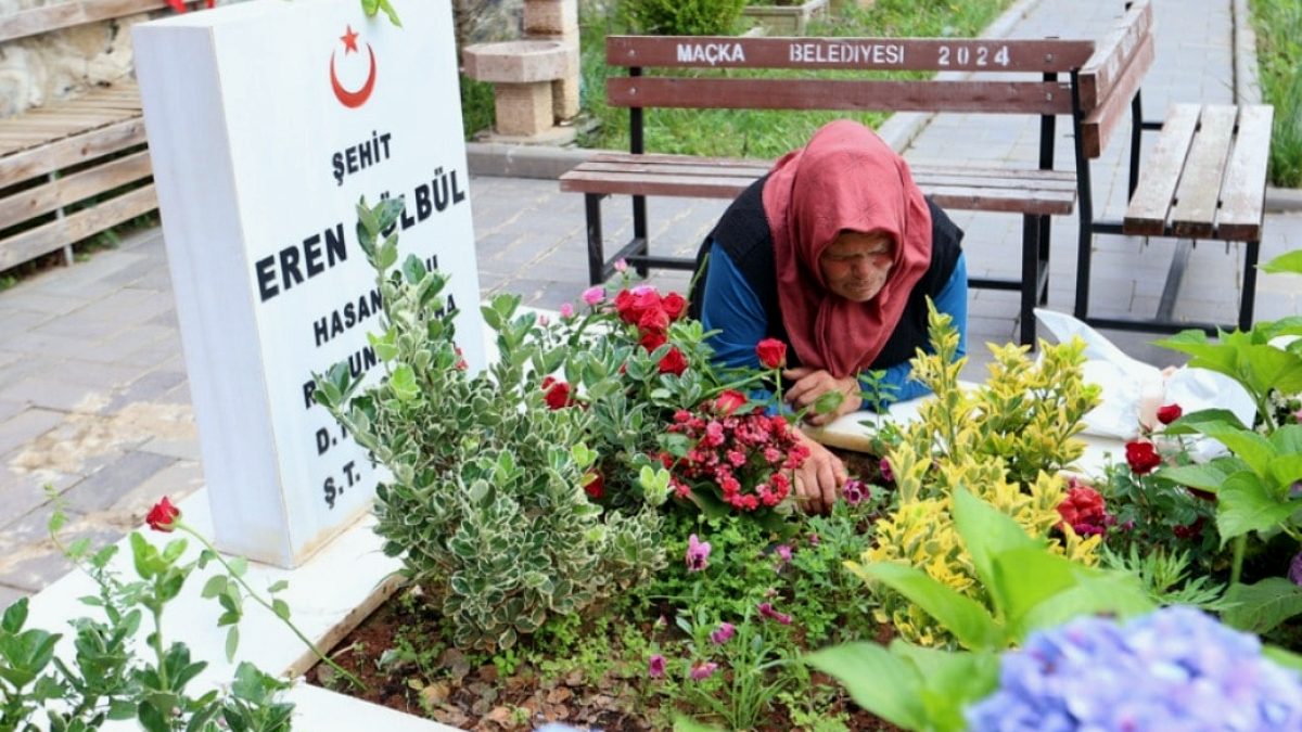 Şehit Eren Bülbül'ün Annesi: Davaya Yol Gösterenler Neden Serbest Kaldı?